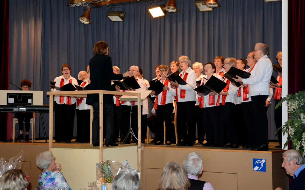 07 Frauenchor in Aktion
