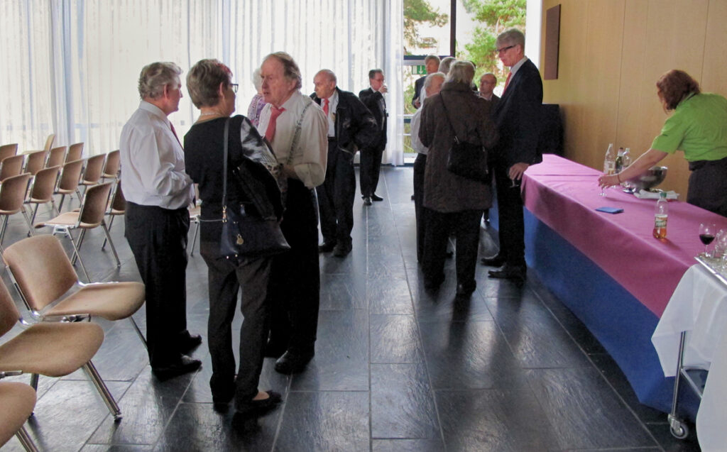 07 Nach der Messe beim Apéro