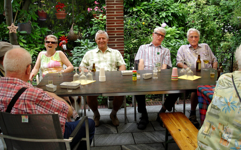 09 Hier auch beim Apéro. Freude herrscht!
