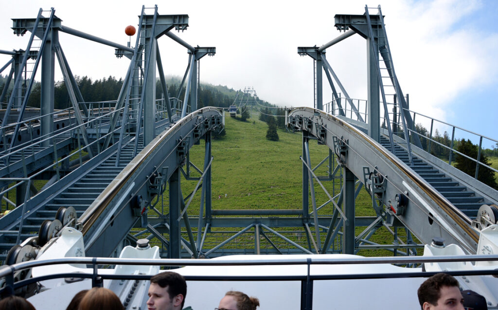 21 Der nächste Mast. Oben sieht's  nach Nebel aus