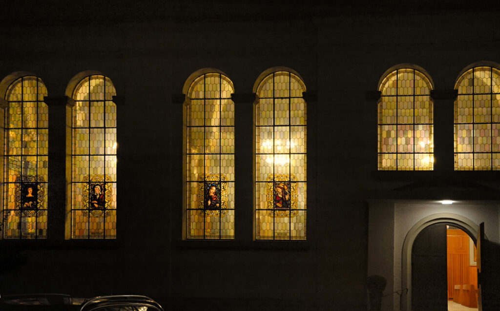 24 Kirchenfenster von St. Josef