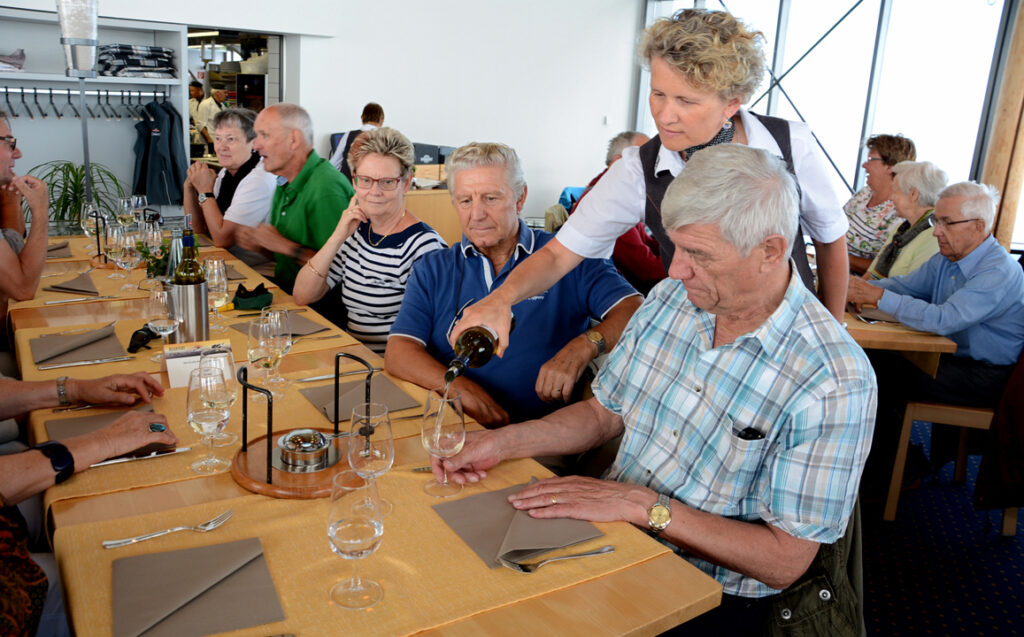 28 Jetzt gibt es etwas zu trinken