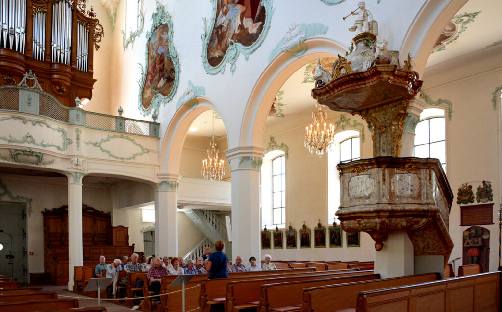 38 Informationen über die Kirche von der Stadführerin und Organistin