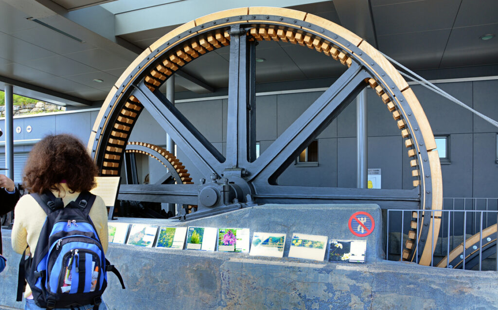42 Alter Antrieb eines Räderwerks von 1893