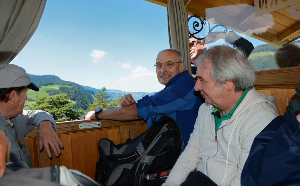 52 Ruedi, Edi und Alfredo in der Standseilbahn
