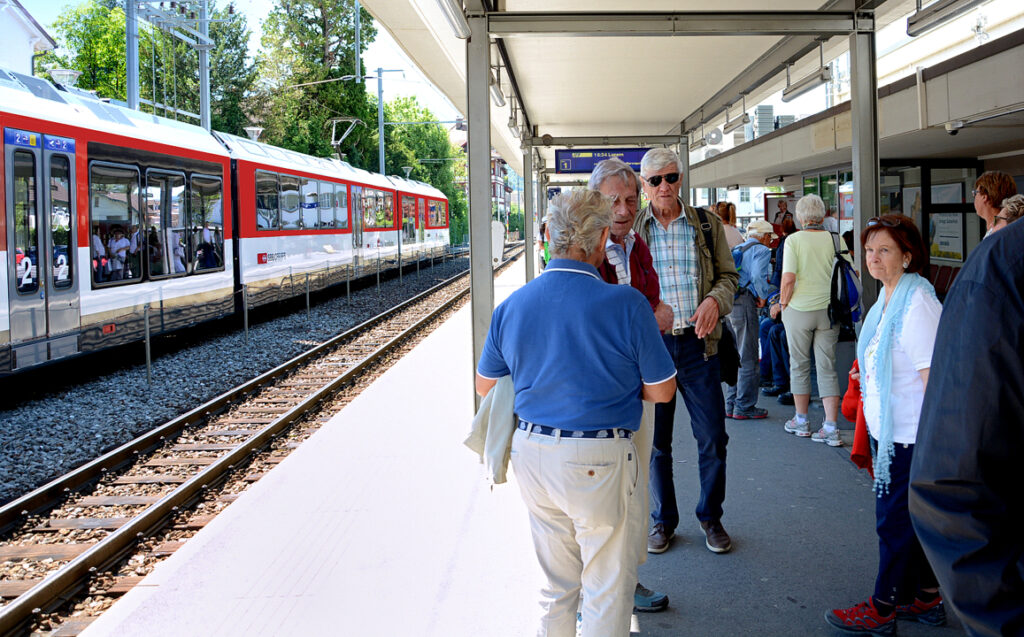 66 Wir warten auf den Zug