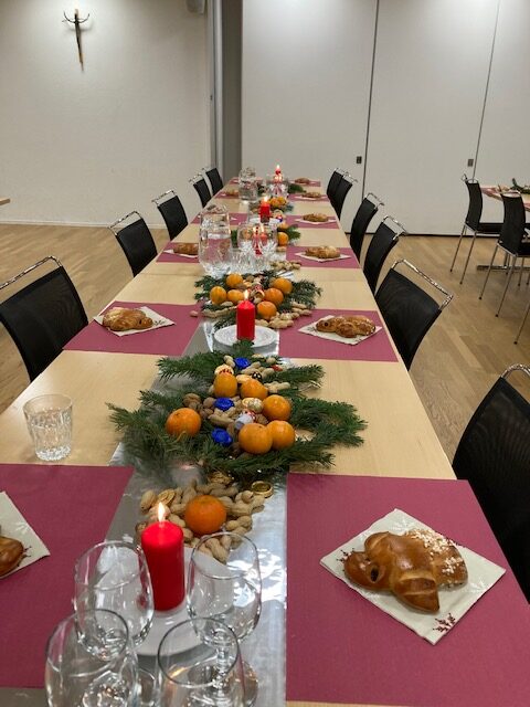 feierlich gedeckter Tisch