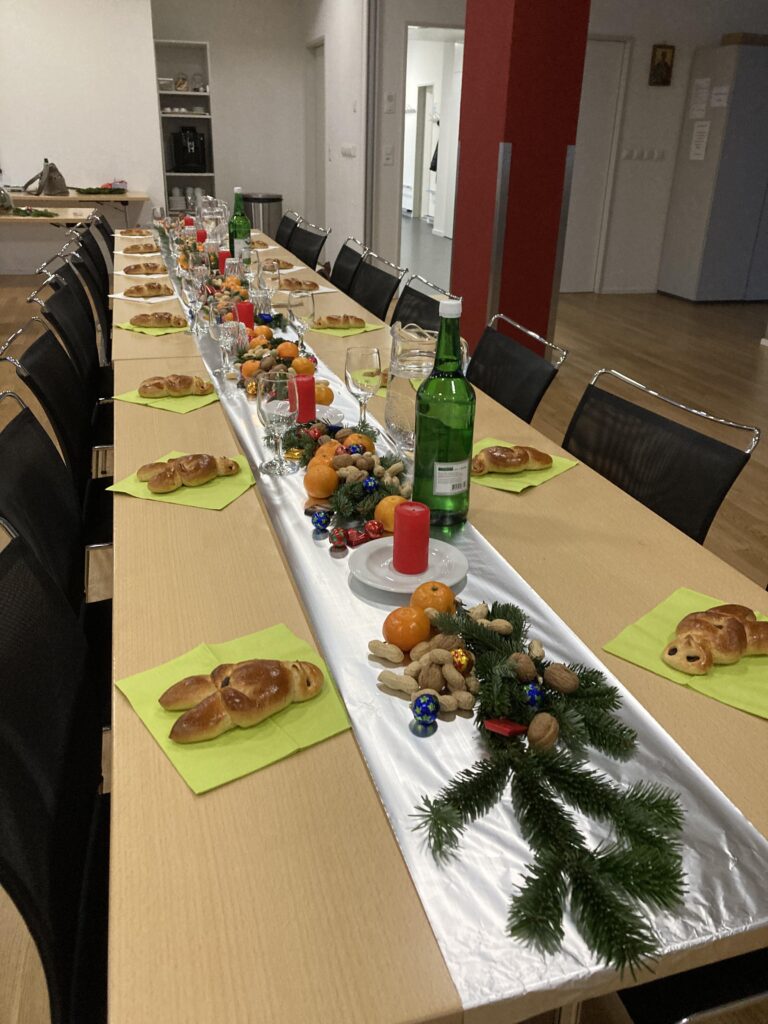 festlich gedeckter Tisch