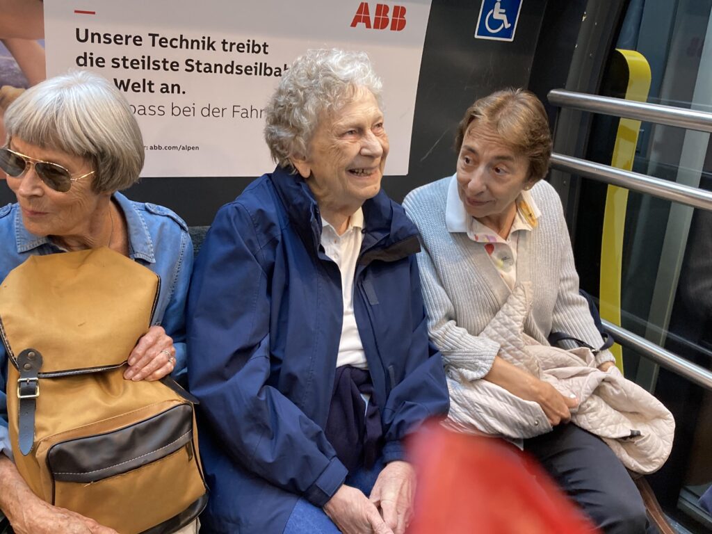 Fröhlich im Bähnli